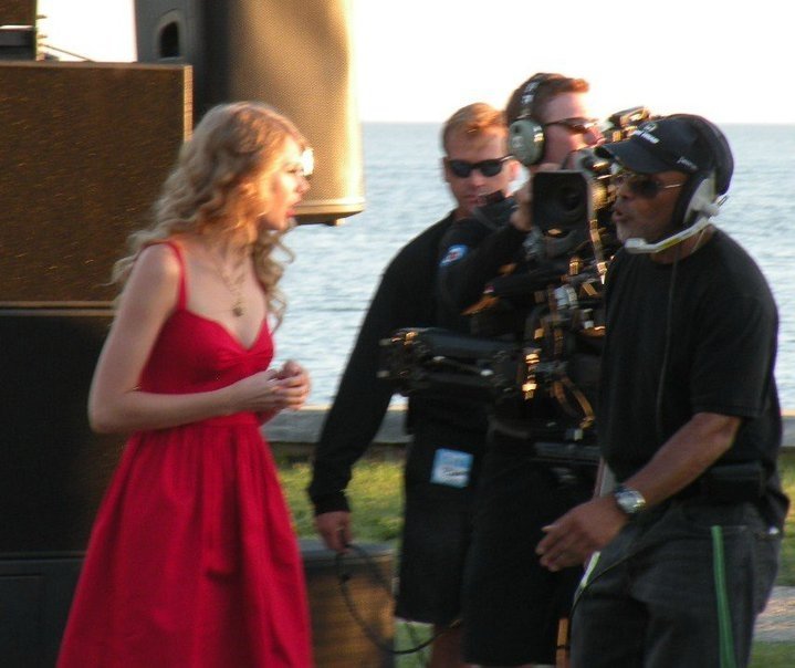 Taylor Swift at CMT Premieres: Taylor Swift "Mine" — photo 65