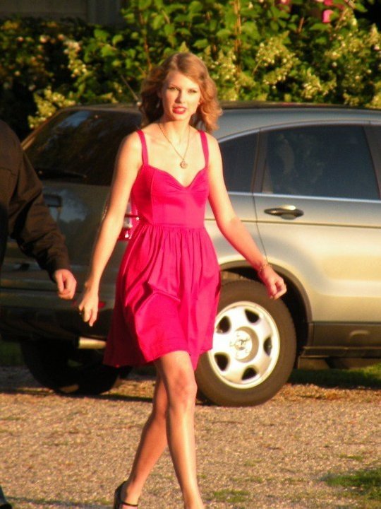 Taylor Swift at CMT Premieres: Taylor Swift "Mine" — photo 66
