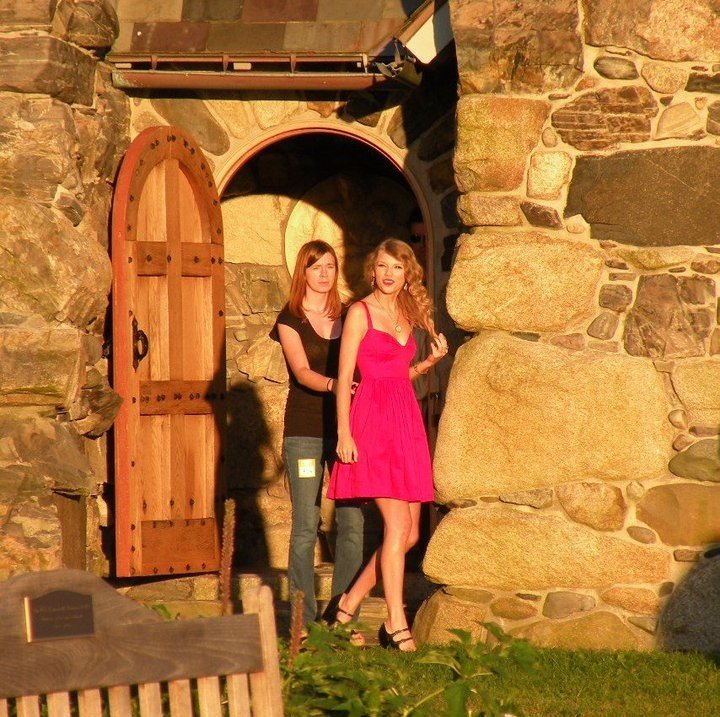 Taylor Swift at CMT Premieres: Taylor Swift "Mine" — photo 67