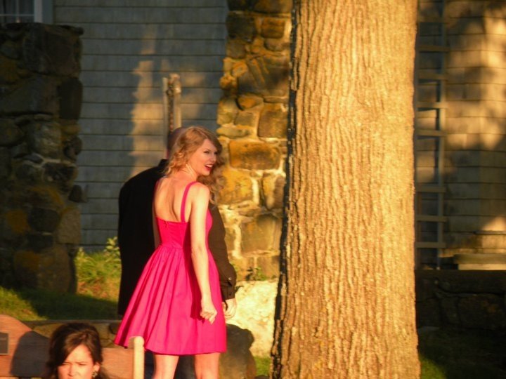 Taylor Swift at CMT Premieres: Taylor Swift "Mine" — photo 68