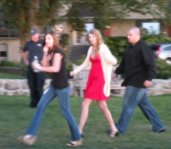 Taylor Swift at CMT Premieres: Taylor Swift "Mine" — photo 73