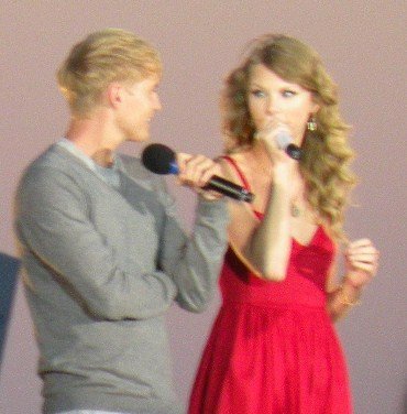 Taylor Swift at CMT Premieres: Taylor Swift "Mine" — photo 75