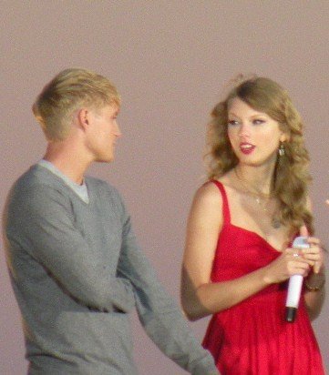 Taylor Swift at CMT Premieres: Taylor Swift "Mine" — photo 76