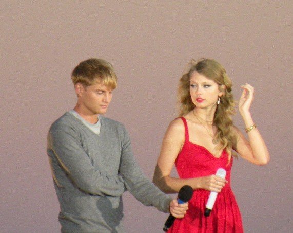 Taylor Swift at CMT Premieres: Taylor Swift "Mine" — photo 77