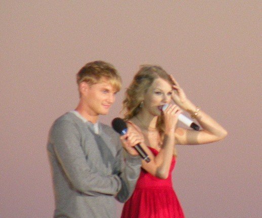 Taylor Swift at CMT Premieres: Taylor Swift "Mine" — photo 78