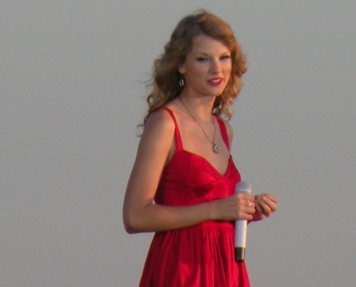 Taylor Swift at CMT Premieres: Taylor Swift "Mine" — photo 89