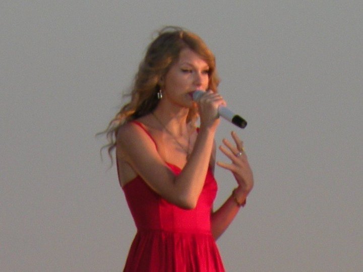 Taylor Swift at CMT Premieres: Taylor Swift "Mine" — photo 91