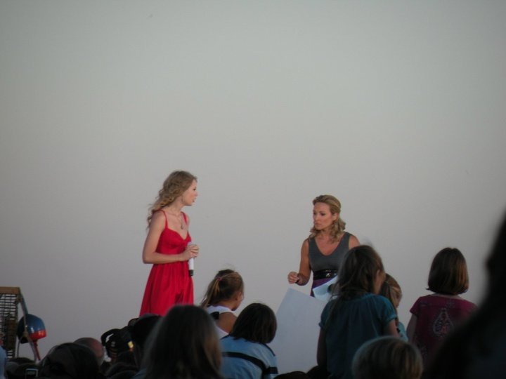 Taylor Swift at CMT Premieres: Taylor Swift "Mine" — photo 95