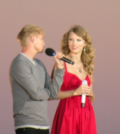 Taylor Swift at CMT Premieres: Taylor Swift "Mine" — photo 102