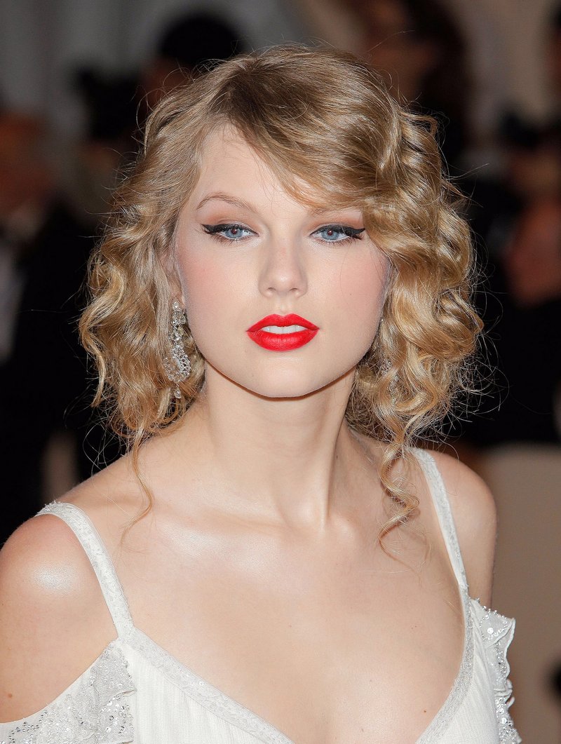 Taylor Swift at 2010 Costume Institute Gala — photo 43