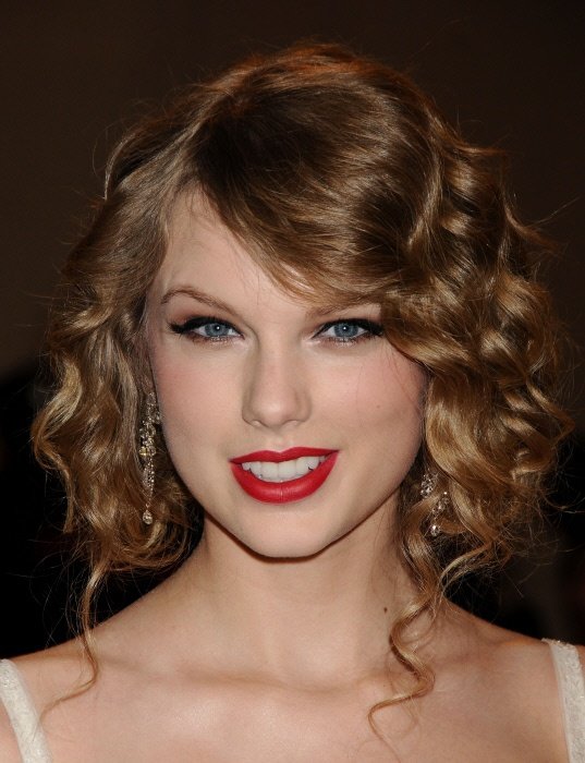 Taylor Swift at 2010 Costume Institute Gala — photo 45
