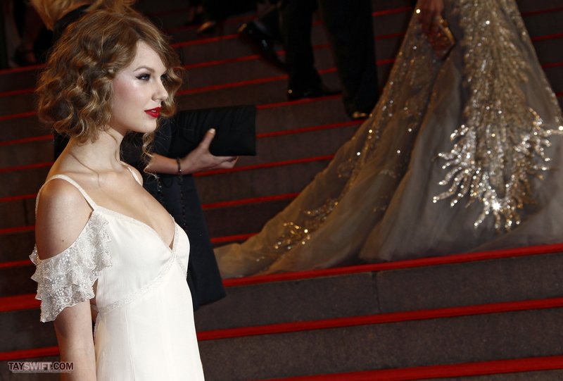 Taylor Swift at 2010 Costume Institute Gala — photo 80