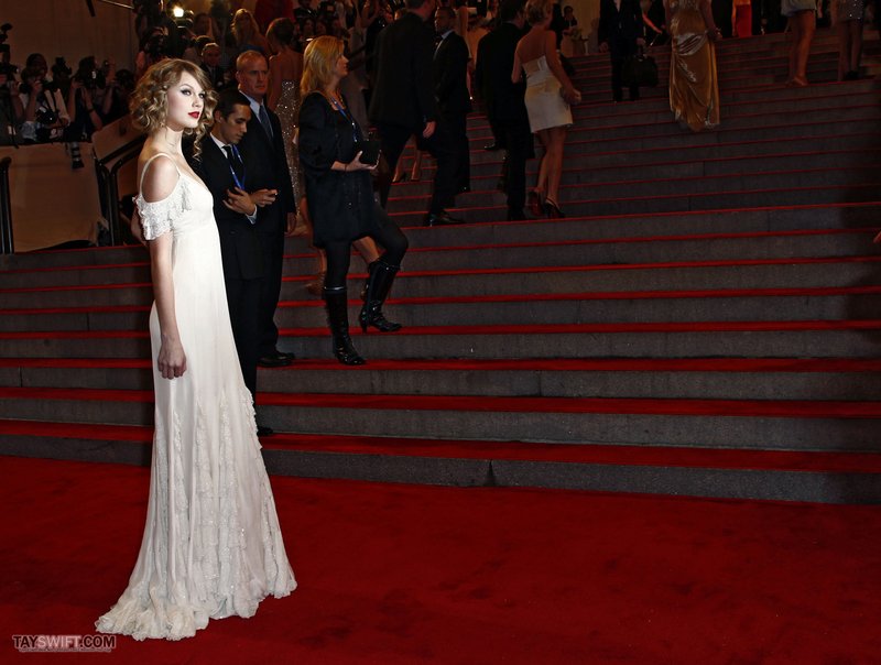 Taylor Swift at 2010 Costume Institute Gala — photo 92