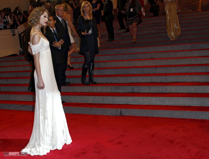 Taylor Swift at 2010 Costume Institute Gala — photo 106