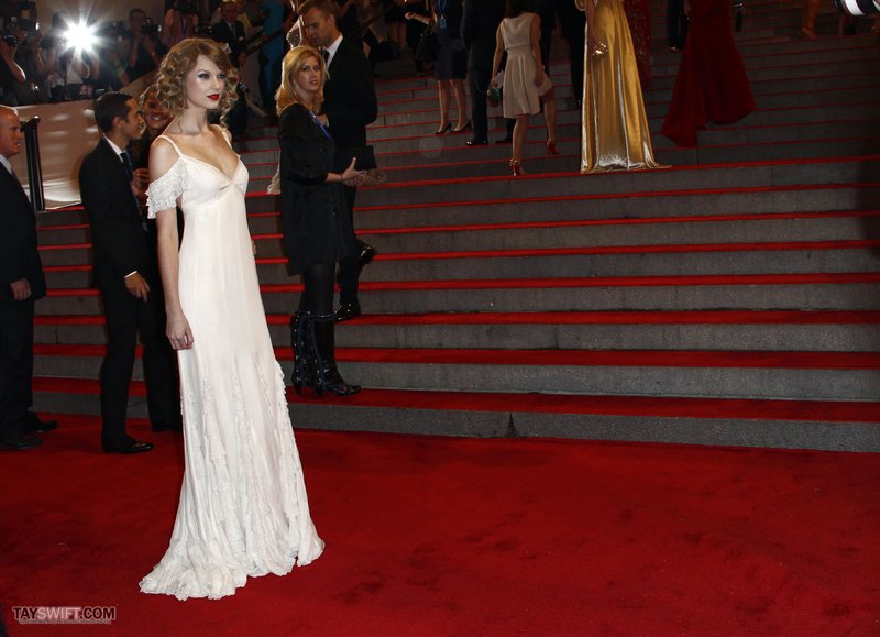 Taylor Swift at 2010 Costume Institute Gala — photo 109