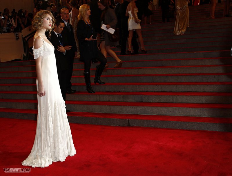 Taylor Swift at 2010 Costume Institute Gala — photo 110