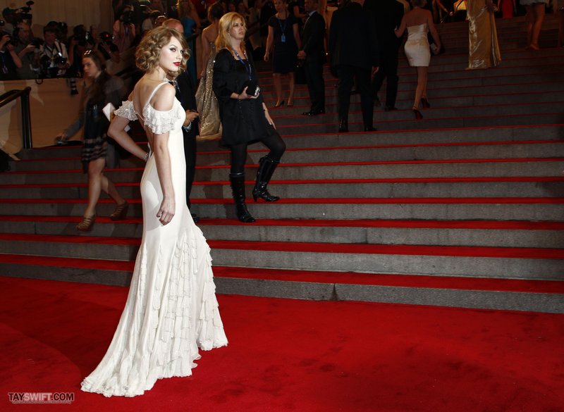 Taylor Swift at 2010 Costume Institute Gala — photo 111