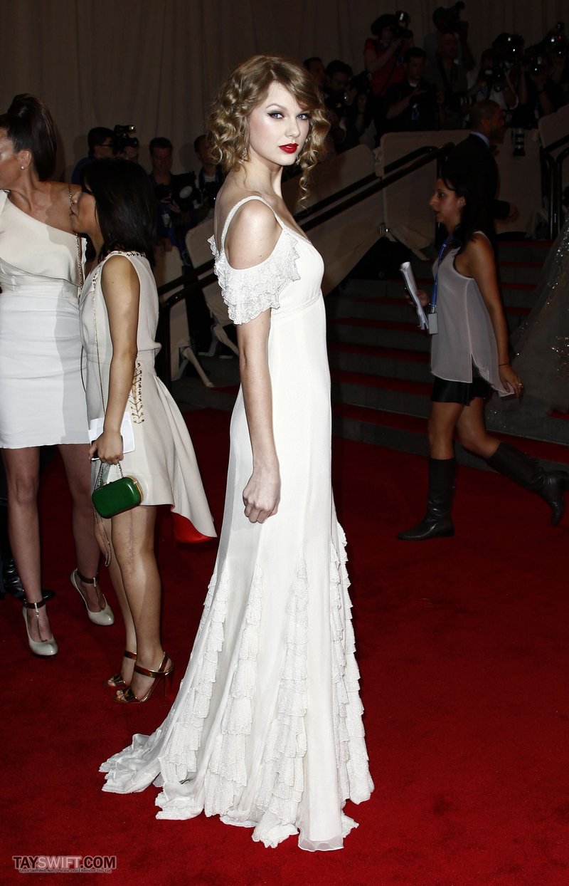 Taylor Swift at 2010 Costume Institute Gala — photo 114