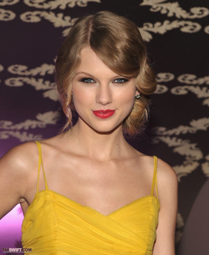 Taylor Swift at Country Music Hall of Fame & Museum's "All For The Hall" — photo 7