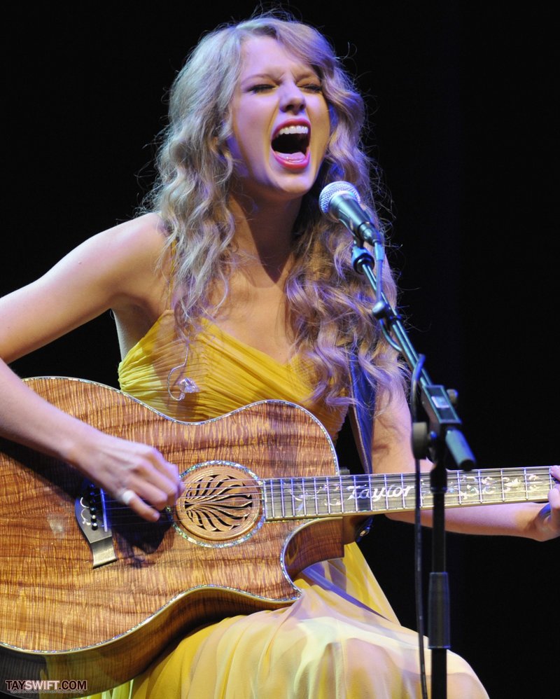 Taylor Swift at Country Music Hall of Fame & Museum's "All For The Hall" — photo 20