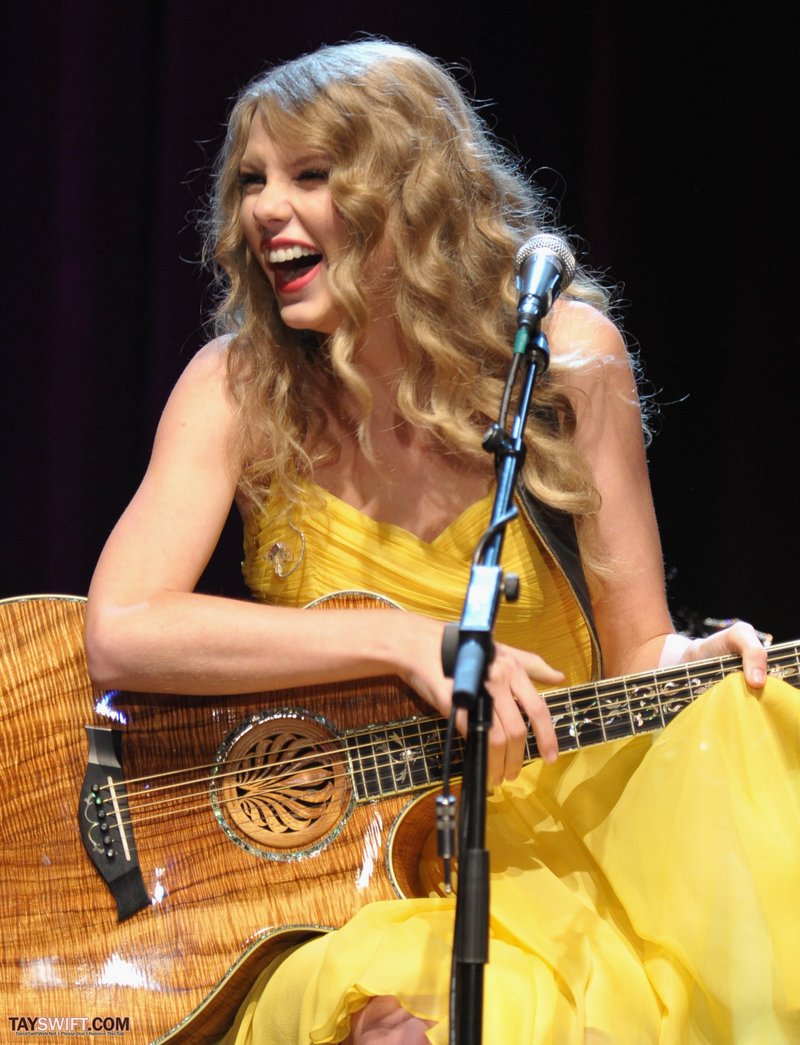 Taylor Swift at Country Music Hall of Fame & Museum's "All For The Hall" — photo 26