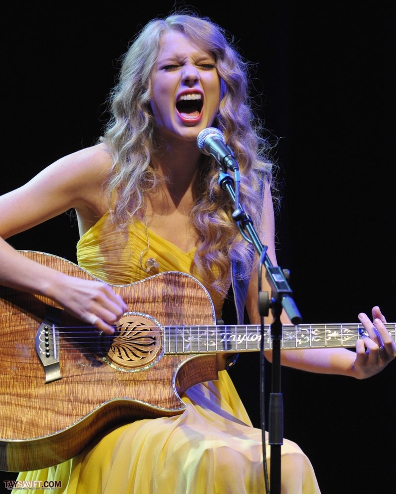 Taylor Swift at Country Music Hall of Fame & Museum's "All For The Hall" — photo 27