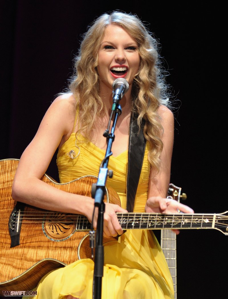 Taylor Swift at Country Music Hall of Fame & Museum's "All For The Hall" — photo 29