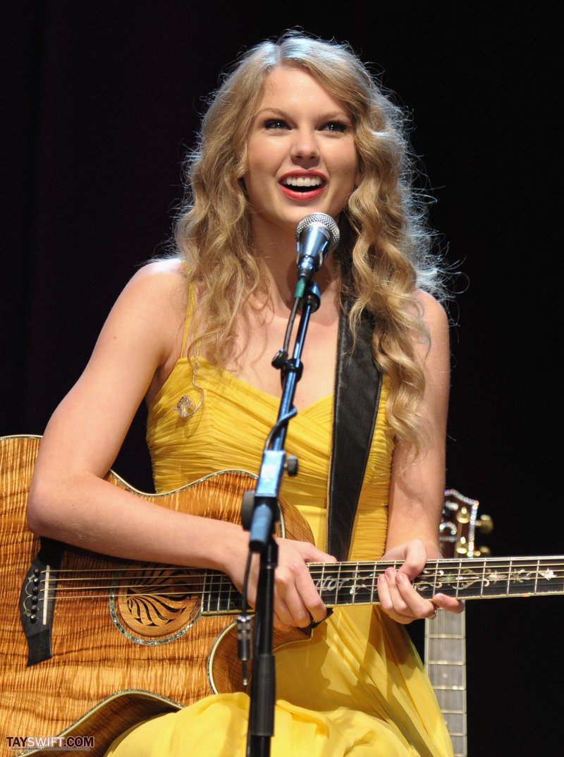 Taylor Swift at Country Music Hall of Fame & Museum's "All For The Hall" — photo 30