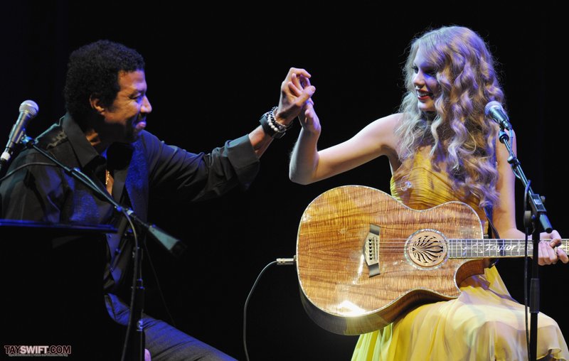 Taylor Swift at Country Music Hall of Fame & Museum's "All For The Hall" — photo 33