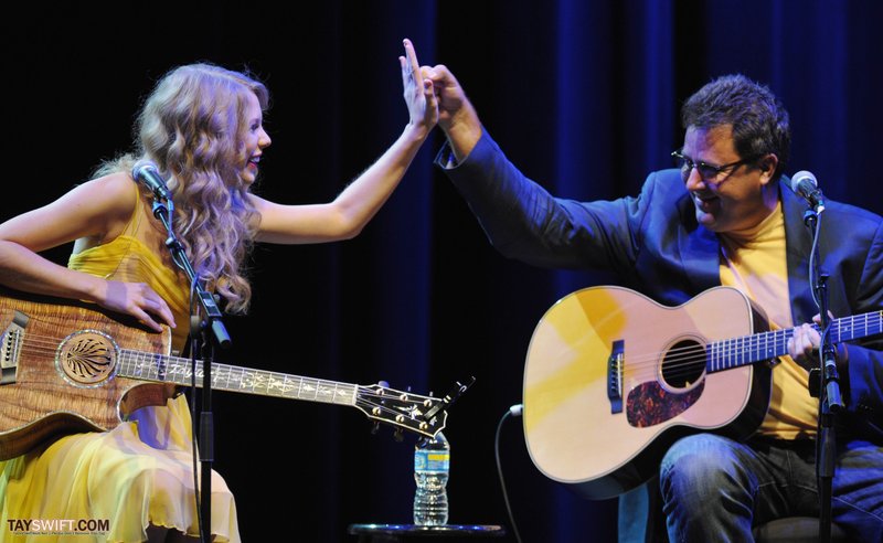 Taylor Swift at Country Music Hall of Fame & Museum's "All For The Hall" — photo 34