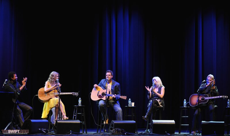 Taylor Swift at Country Music Hall of Fame & Museum's "All For The Hall" — photo 36
