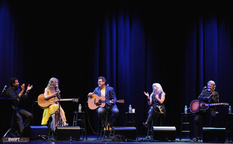 Taylor Swift at Country Music Hall of Fame & Museum's "All For The Hall" — photo 37