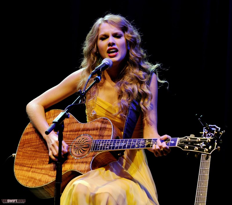 Taylor Swift at Country Music Hall of Fame & Museum's "All For The Hall" — photo 46