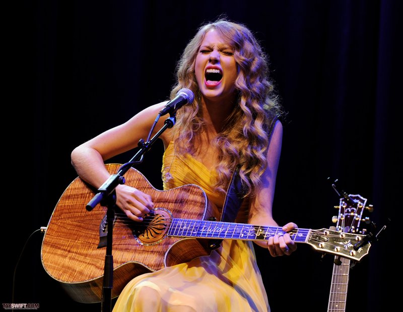 Taylor Swift at Country Music Hall of Fame & Museum's "All For The Hall" — photo 47