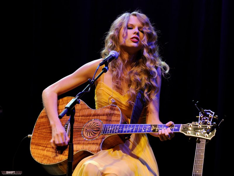 Taylor Swift at Country Music Hall of Fame & Museum's "All For The Hall" — photo 48