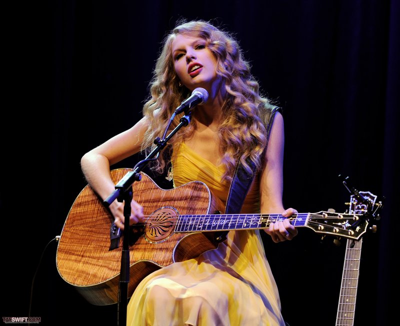 Taylor Swift at Country Music Hall of Fame & Museum's "All For The Hall" — photo 49