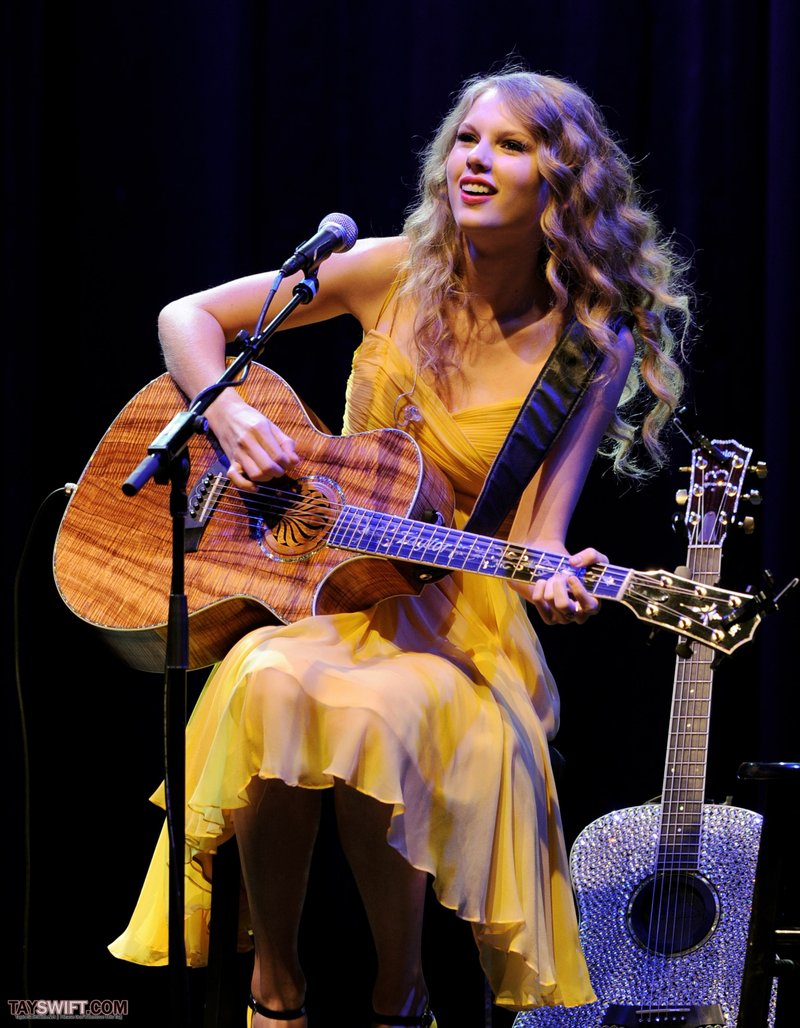 Taylor Swift at Country Music Hall of Fame & Museum's "All For The Hall" — photo 50