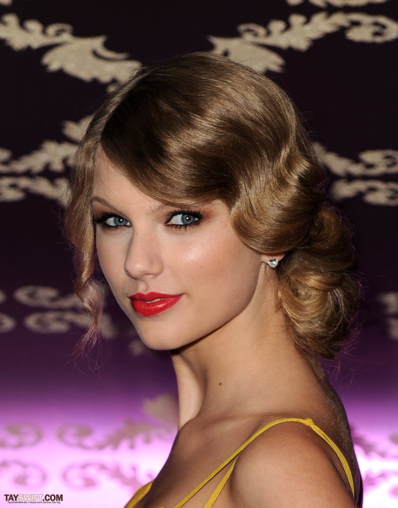 Taylor Swift at Country Music Hall of Fame & Museum's "All For The Hall" — photo 56