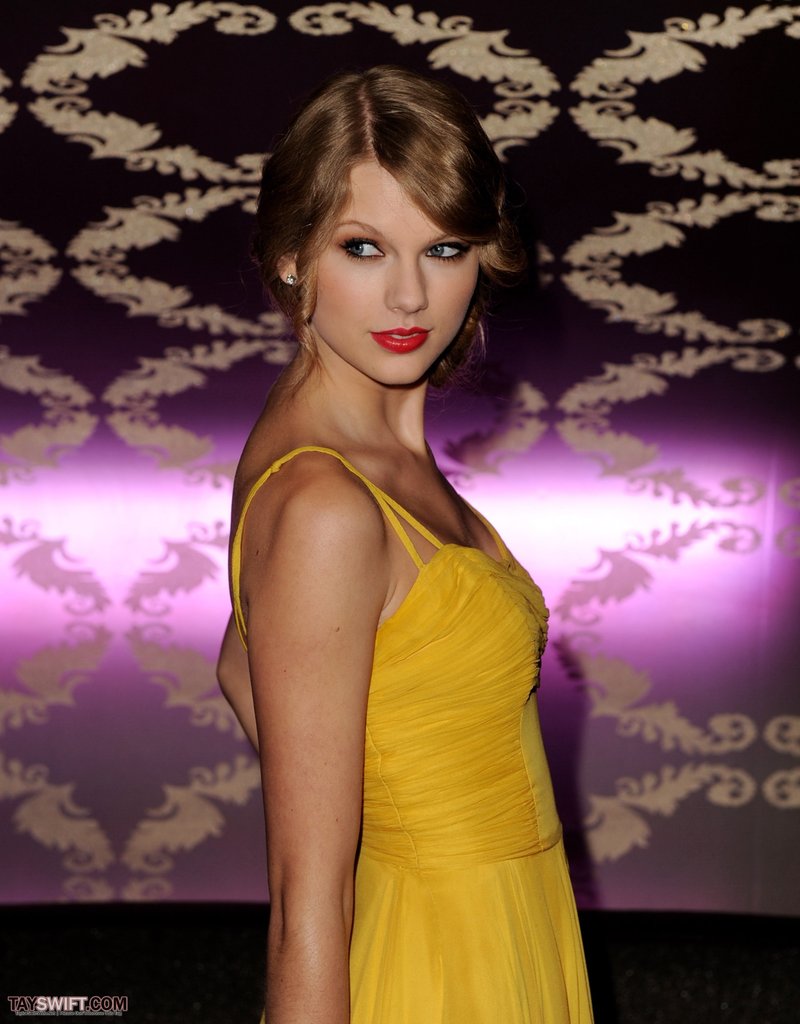 Taylor Swift at Country Music Hall of Fame & Museum's "All For The Hall" — photo 62