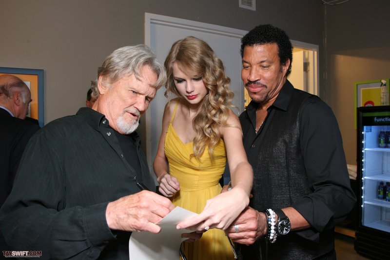 Taylor Swift at Country Music Hall of Fame & Museum's "All For The Hall" — photo 74