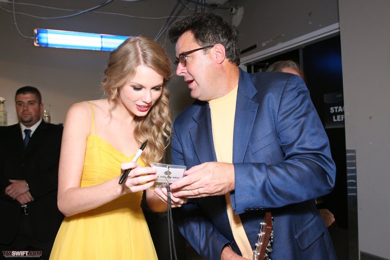 Taylor Swift at Country Music Hall of Fame & Museum's "All For The Hall" — photo 78