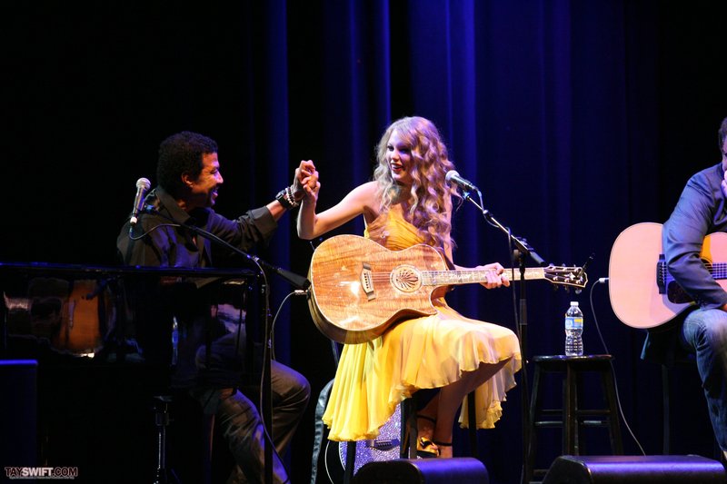 Taylor Swift at Country Music Hall of Fame & Museum's "All For The Hall" — photo 81