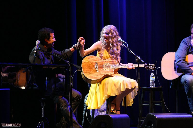 Taylor Swift at Country Music Hall of Fame & Museum's "All For The Hall" — photo 82