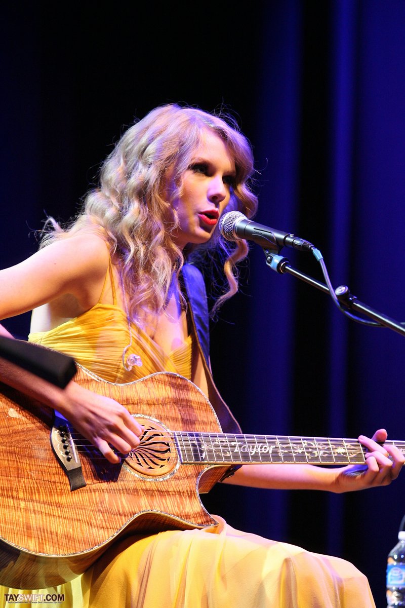 Taylor Swift at Country Music Hall of Fame & Museum's "All For The Hall" — photo 89