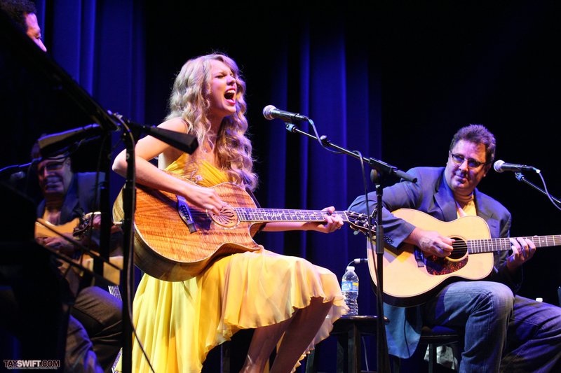 Taylor Swift at Country Music Hall of Fame & Museum's "All For The Hall" — photo 93
