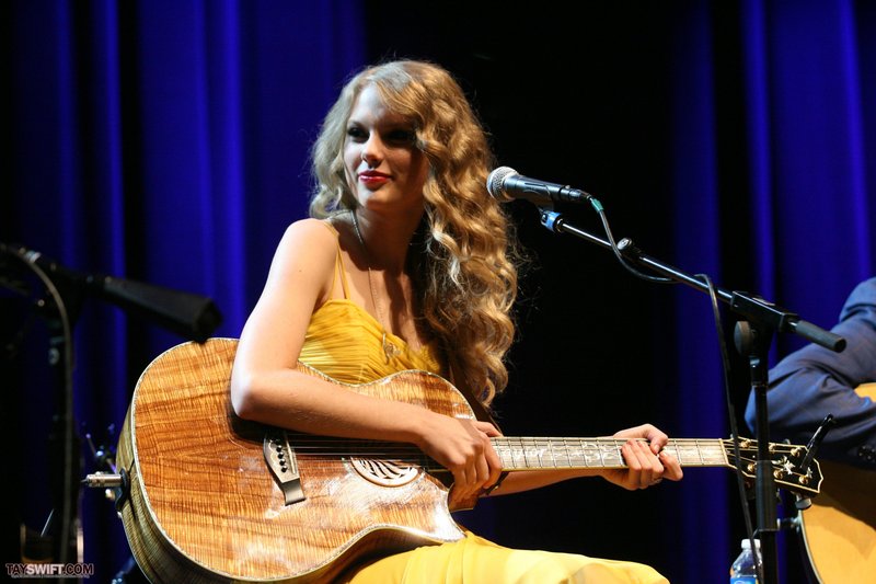 Taylor Swift at Country Music Hall of Fame & Museum's "All For The Hall" — photo 101