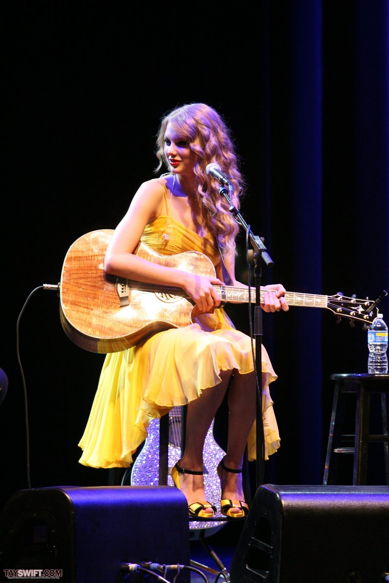 Taylor Swift at Country Music Hall of Fame & Museum's "All For The Hall" — photo 102
