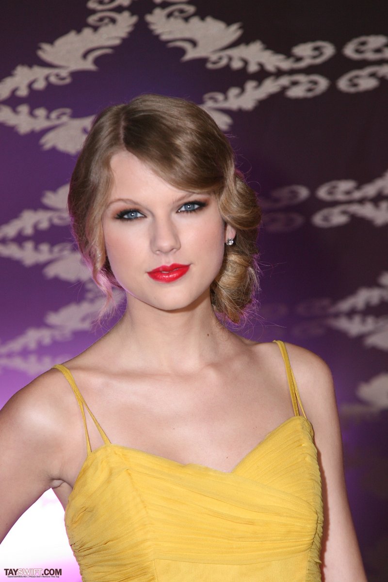 Taylor Swift at Country Music Hall of Fame & Museum's "All For The Hall" — photo 106