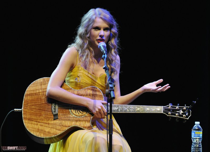 Taylor Swift at Country Music Hall of Fame & Museum's "All For The Hall" — photo 122