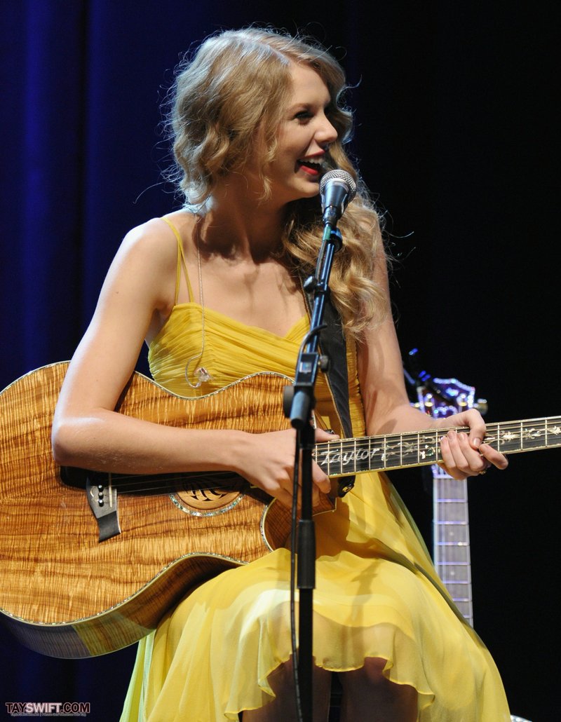 Taylor Swift at Country Music Hall of Fame & Museum's "All For The Hall" — photo 123